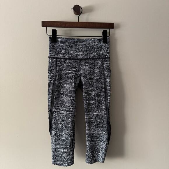 EUC LULULEMON RUN INSPIRE CROP LUXTREME LEGGINGS SIZE 4 - Picture 1 of 9